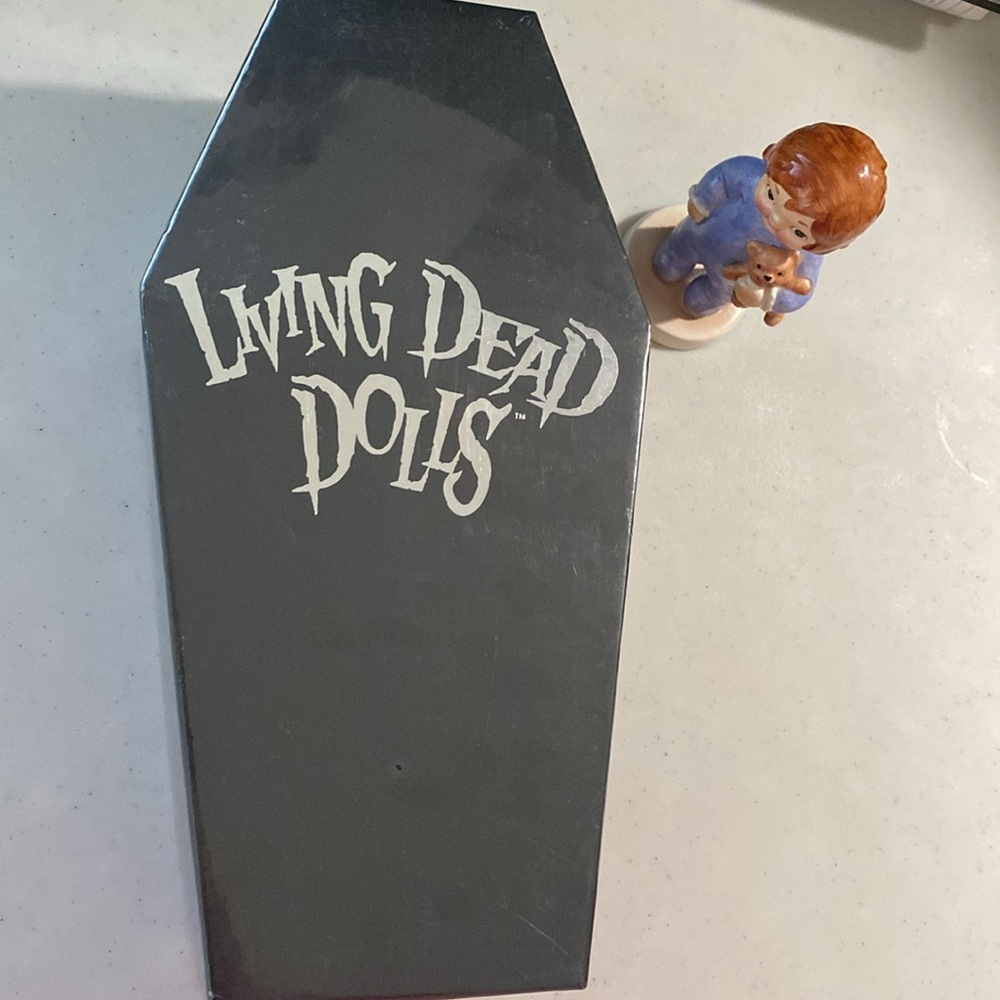 Living Dead Dolls Series 15 Judas - Picture 6 of 11